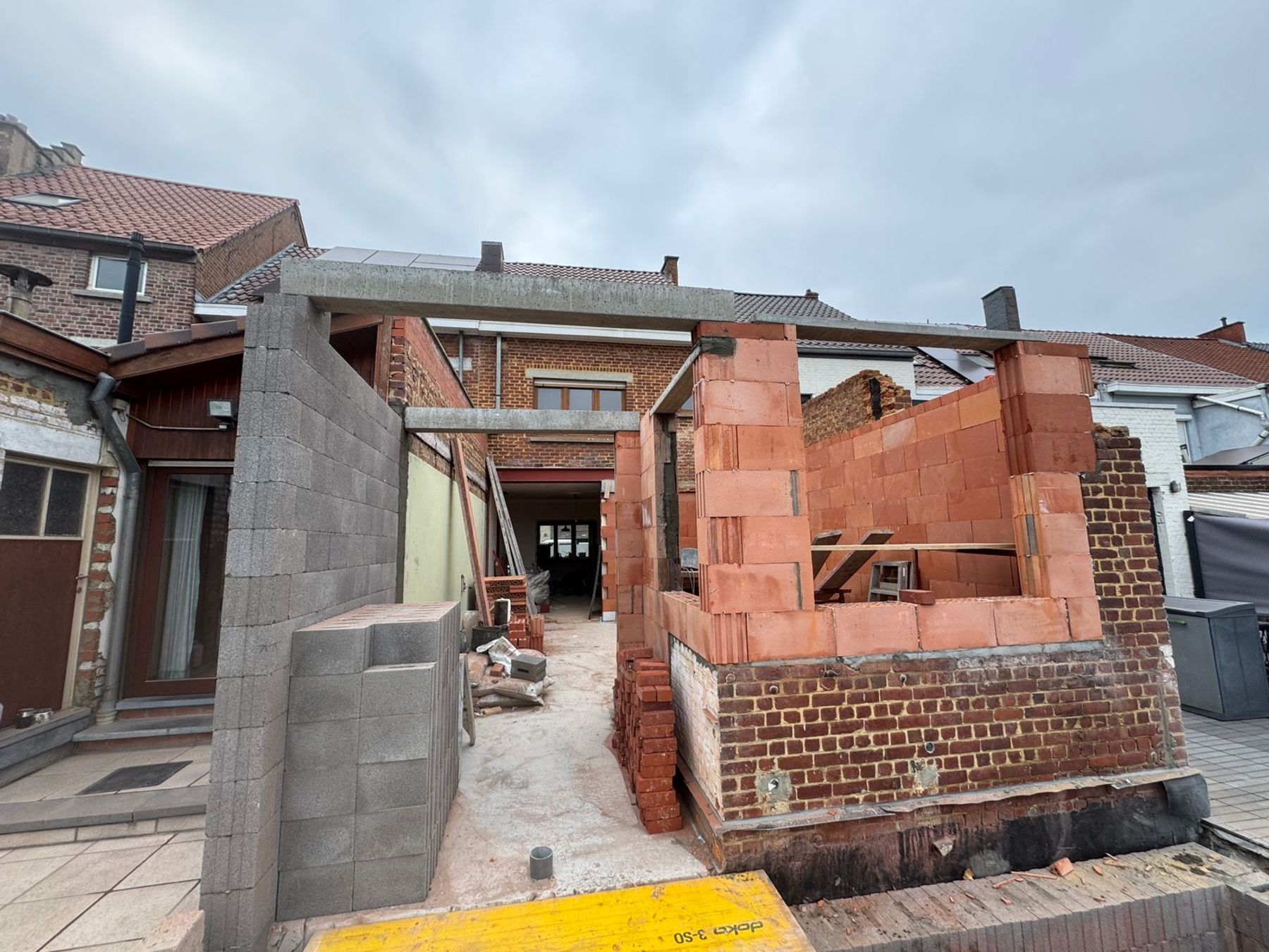 ruwbouw van de bijbouw